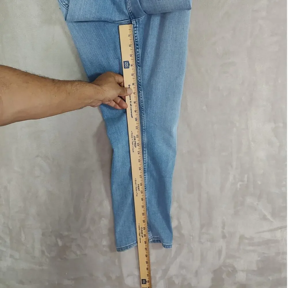 Lee Women's Mid-Rise Straight Leg Jeans Light Wash Size 18S Very Good Comdition